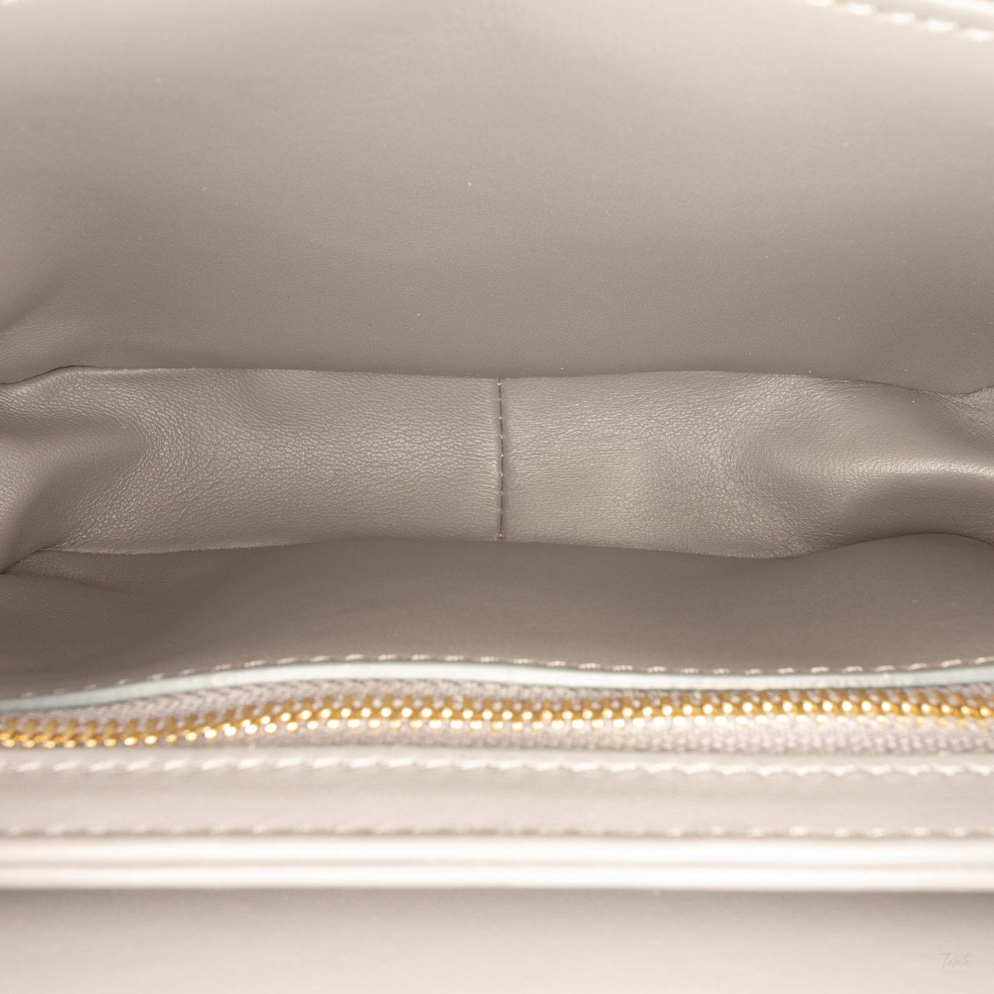 Second hand Céline Triomphe Teen Shiny Calfskin Leather Flap Crossbody Grey - Tabita Bags