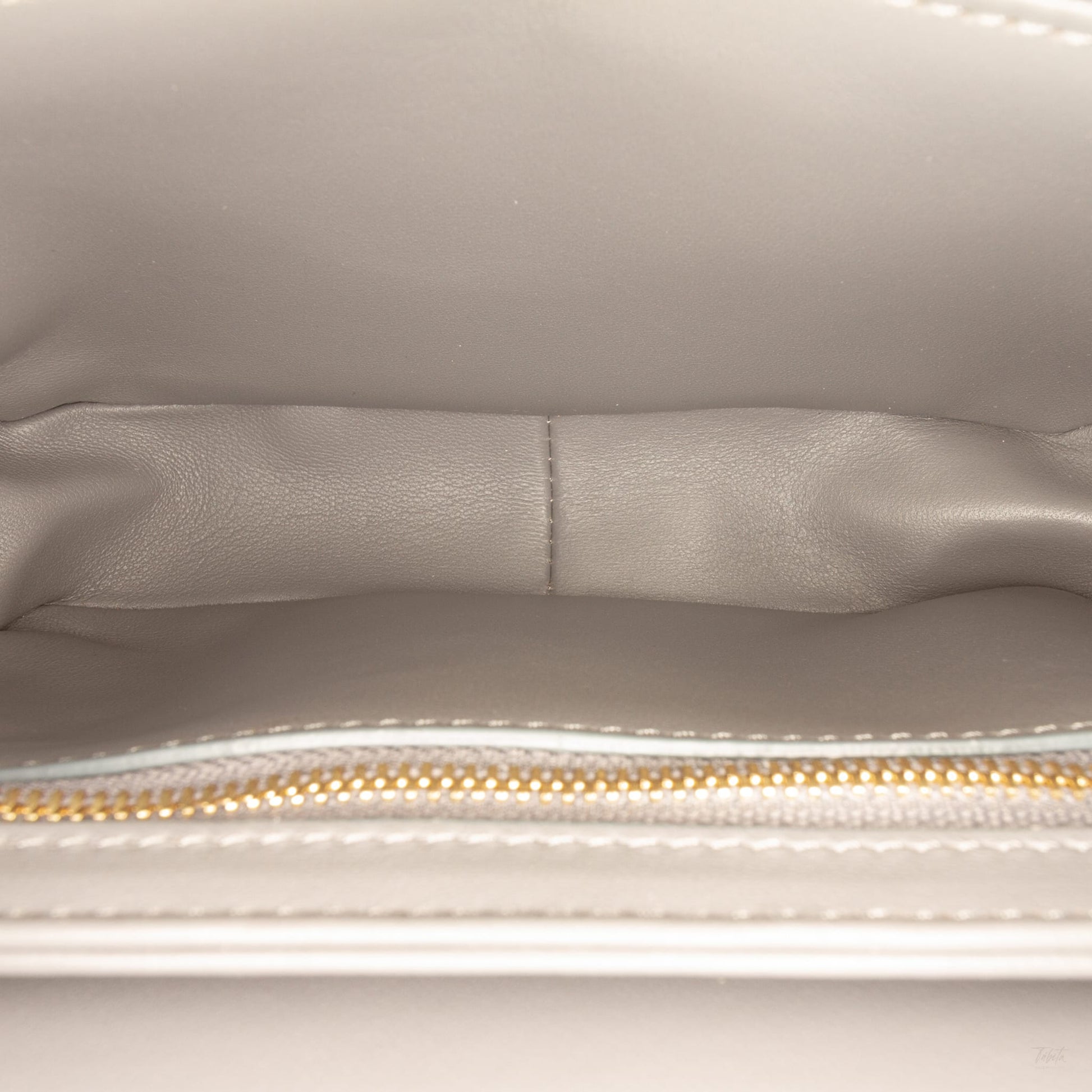 Second hand Céline Triomphe Teen Shiny Calfskin Leather Flap Crossbody Grey - Tabita Bags