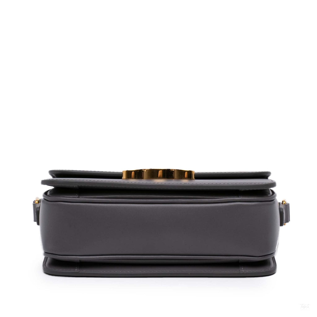 Second hand Céline Triomphe Teen Shiny Calfskin Leather Flap Crossbody Grey - Tabita Bags