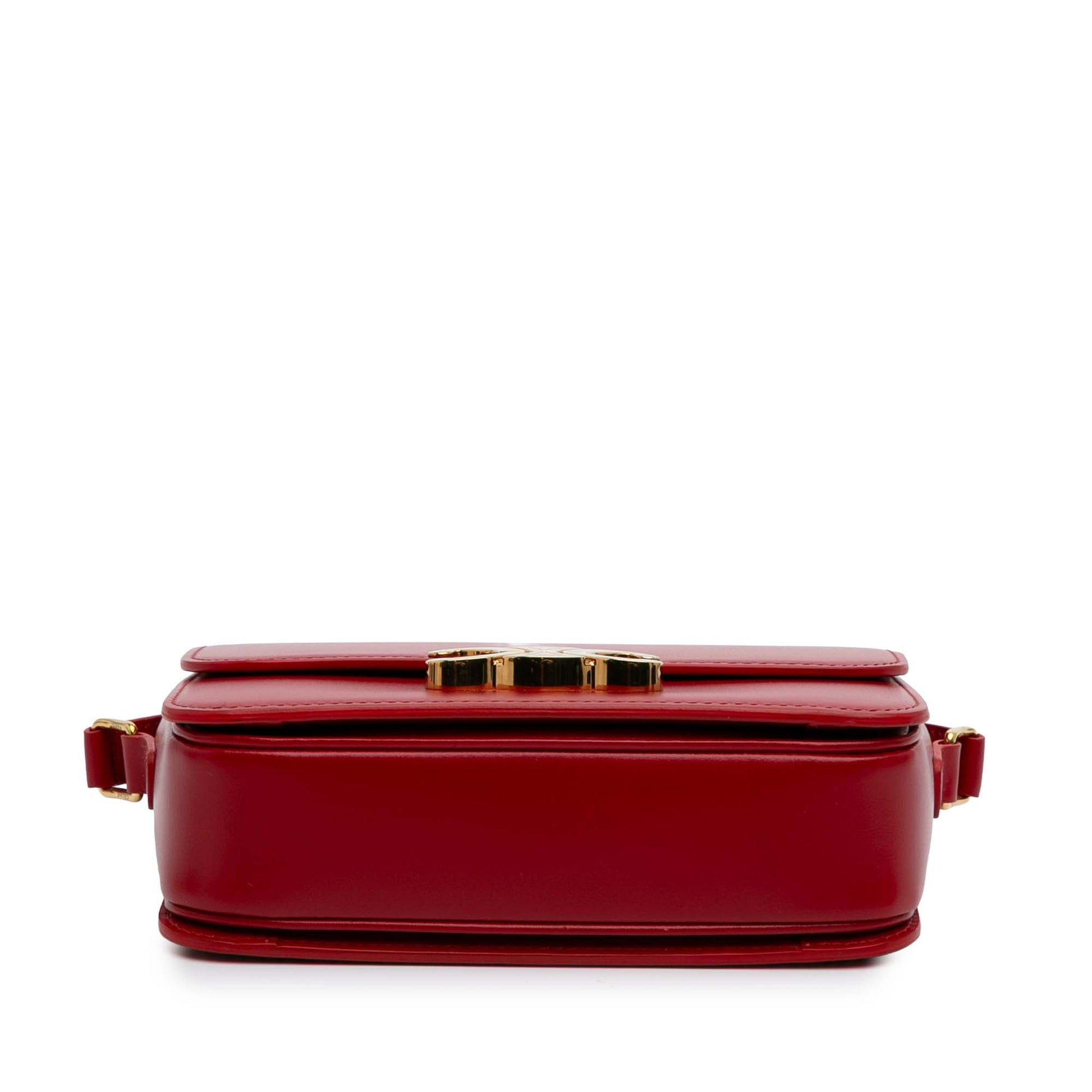 Second hand Céline Triomphe Teen Shiny Calfskin Leather Flap Crossbody Red - Tabita Bags