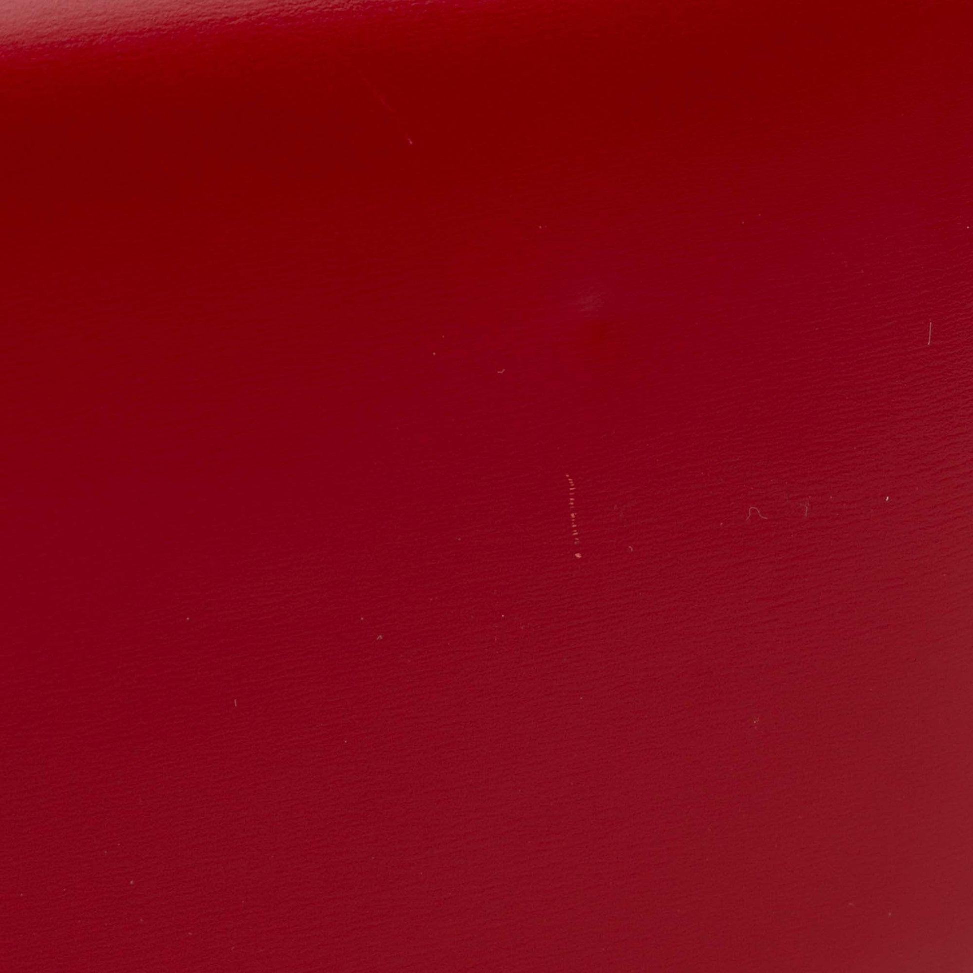 Second hand Céline Triomphe Teen Shiny Calfskin Leather Flap Crossbody Red - Tabita Bags