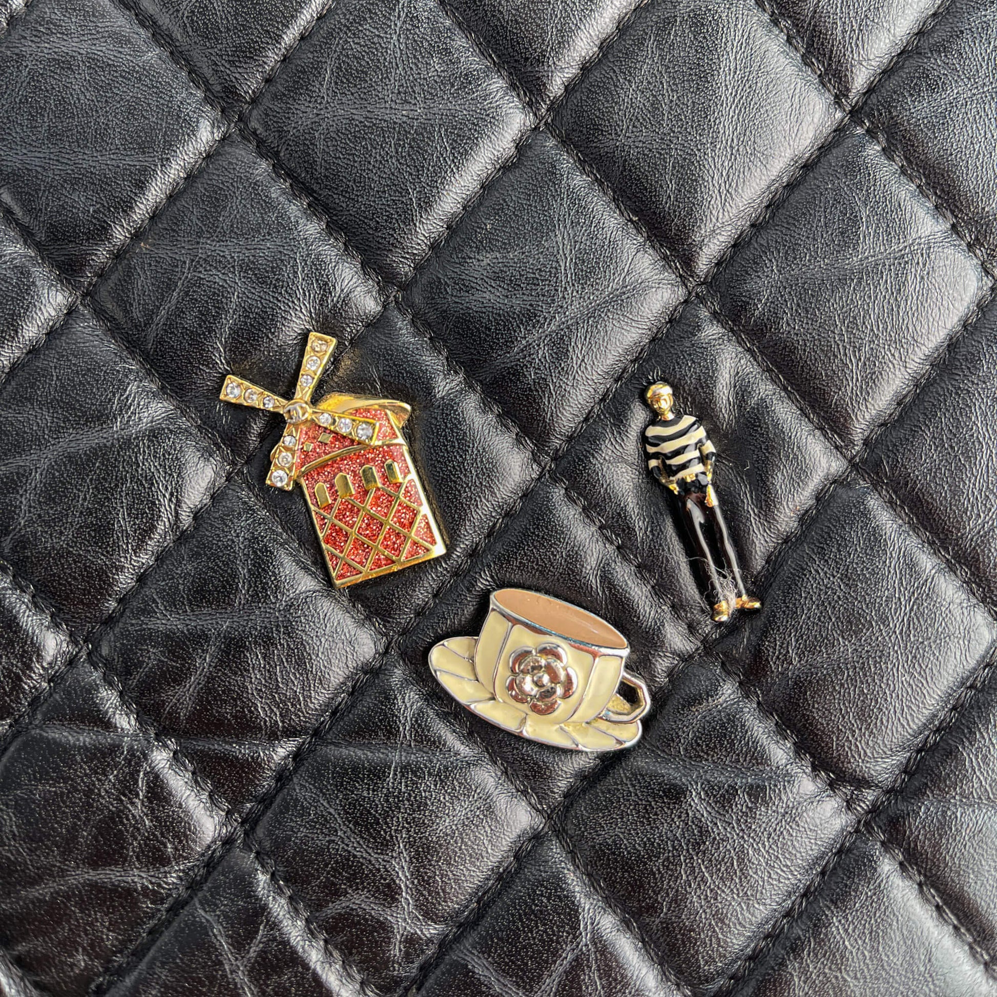 Second hand Chanel 2.55 Reissue Distressed Calfskin Leather Lucky Charm O Case Matelassè Pouch Black - Tabita Bags