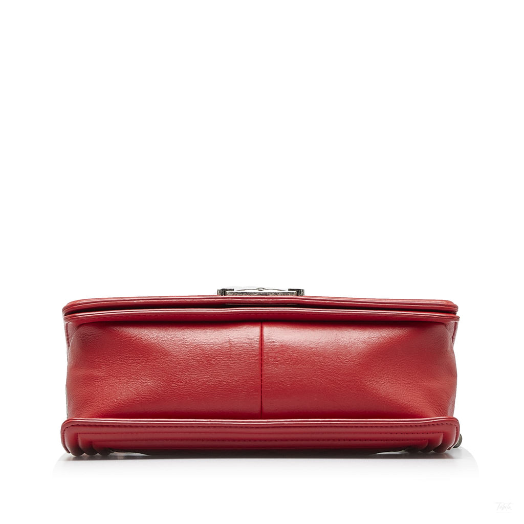 Second hand Chanel Boy Medium Calfskin Leather Double Stitch Quilted Shoulder Bag Red - Tabita Bags