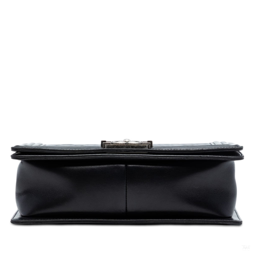 Second hand Chanel Boy Medium Quilted Lambskin Leather Bag Black - Tabita Bags
