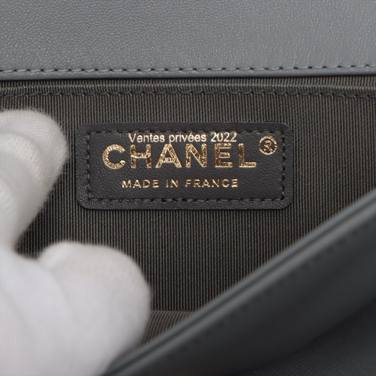 Second hand Chanel Boy Medium Quilted Lambskin Leather Bag Grey - Tabita Bags