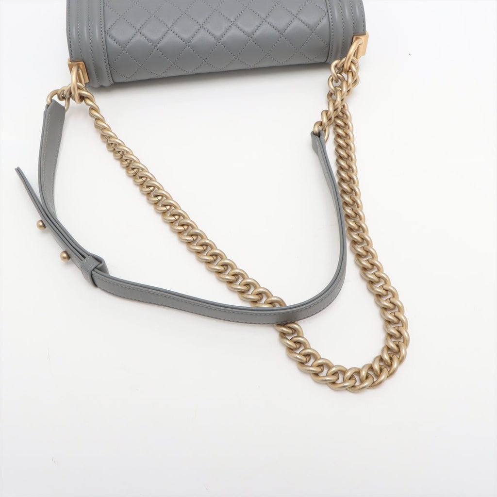 Second hand Chanel Boy Medium Quilted Lambskin Leather Bag Grey - Tabita Bags