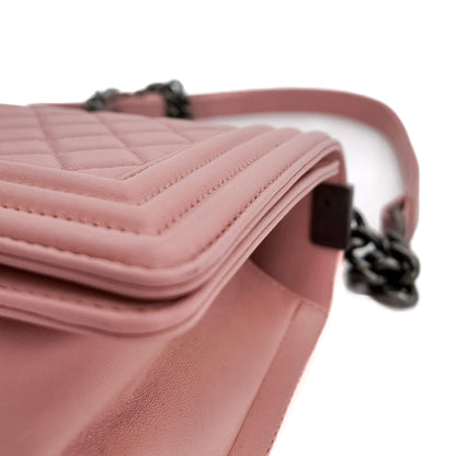 Second hand Chanel Boy Medium Quilted Lambskin Leather Bag Pink - Tabita Bags