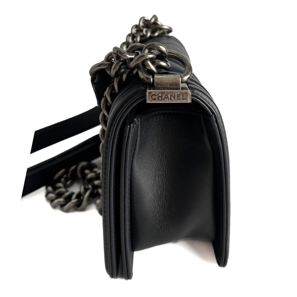 Second hand Chanel Boy Small Chevron Leather Flap Bag Navy - Tabita Bags