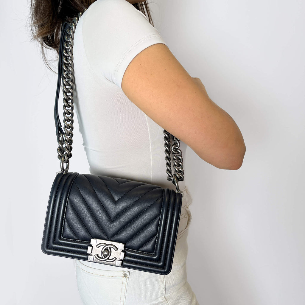 Second hand Chanel Boy Small Chevron Leather Flap Bag Navy - Tabita Bags