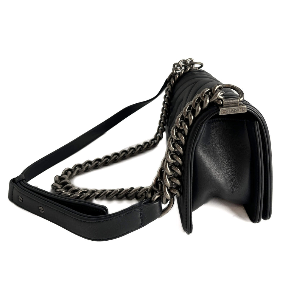 Second hand Chanel Boy Small Chevron Leather Flap Bag Navy - Tabita Bags