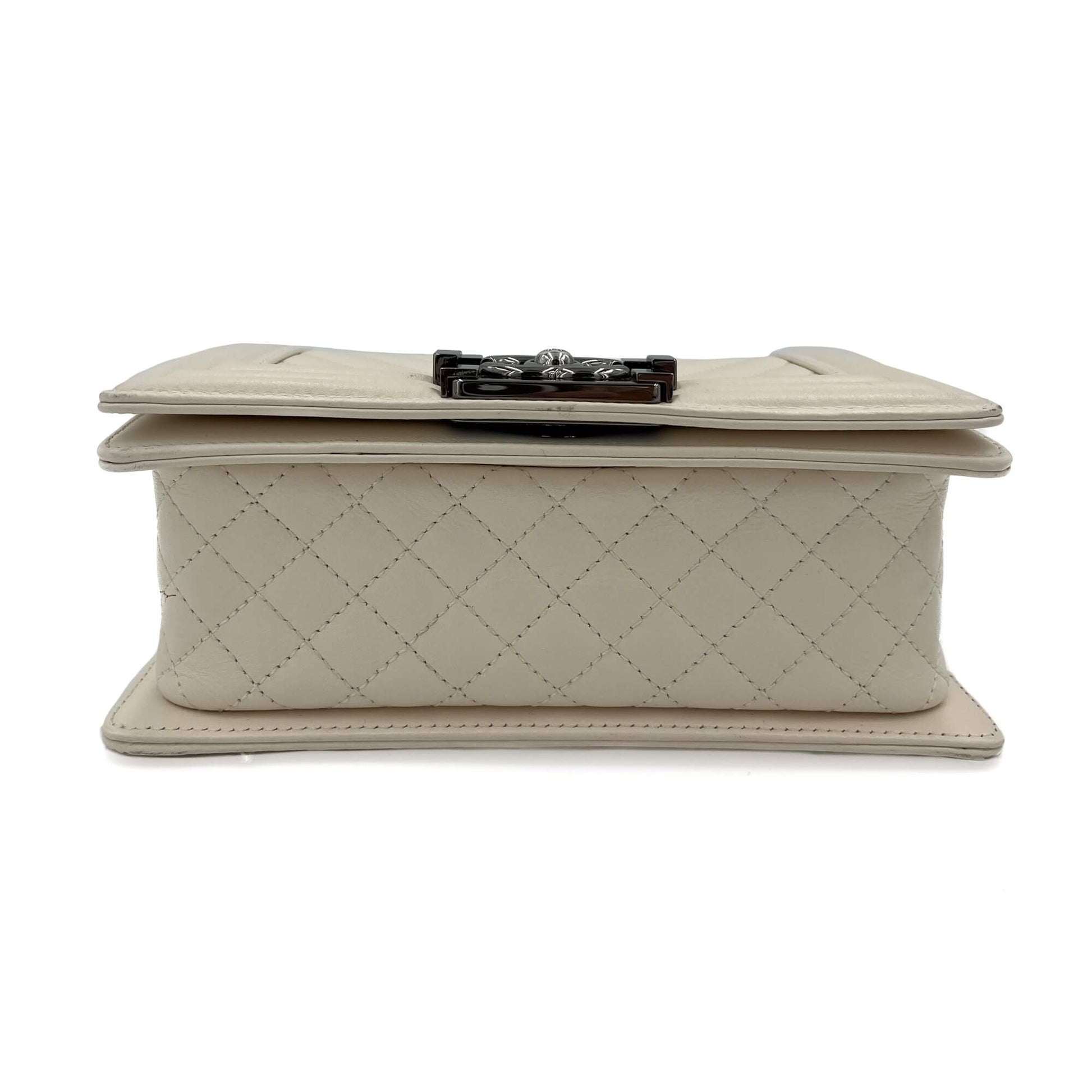 Second hand Chanel Boy Small Chevron Leather Flap Bag White - Tabita Bags