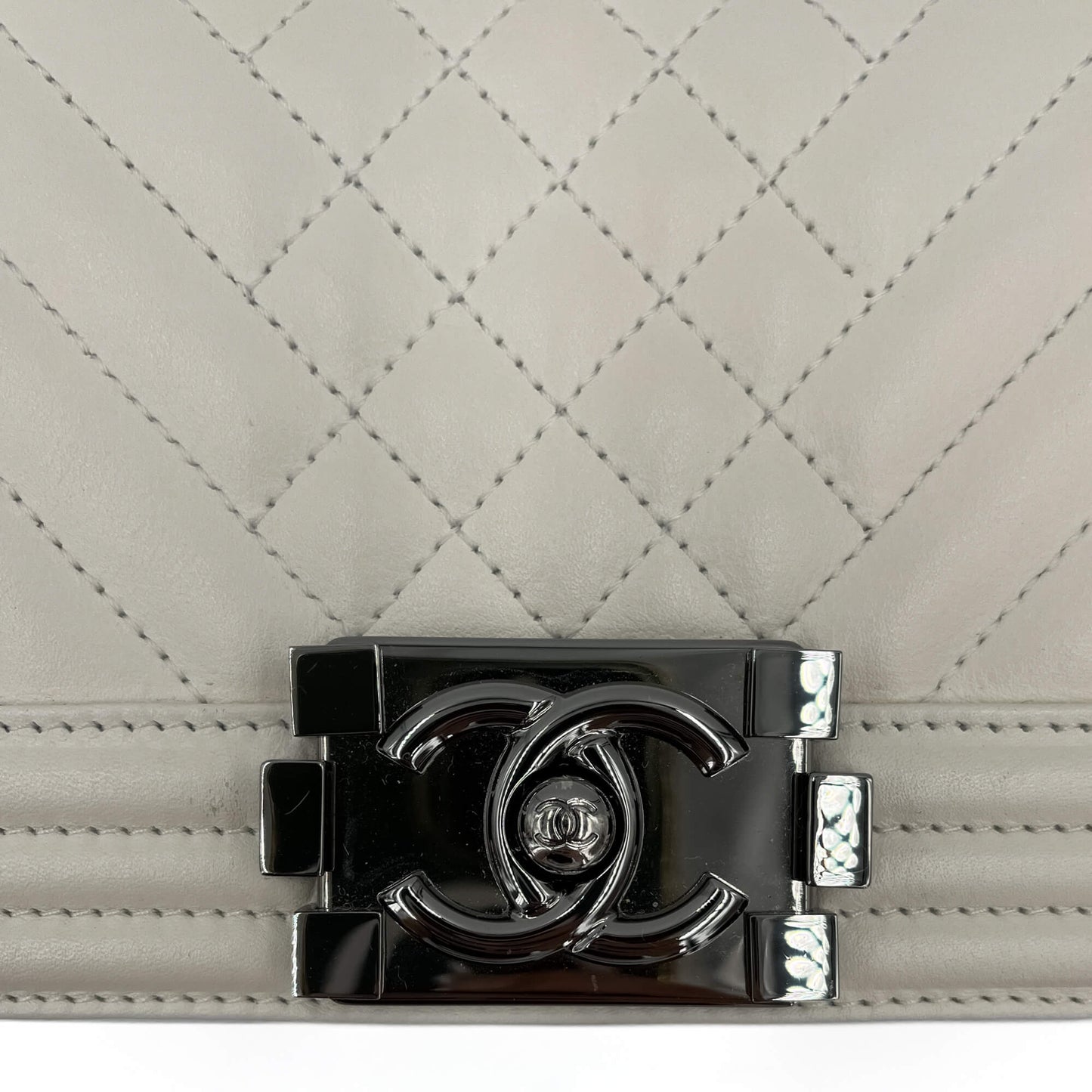 Second hand Chanel Boy Small Chevron Leather Flap Bag White - Tabita Bags