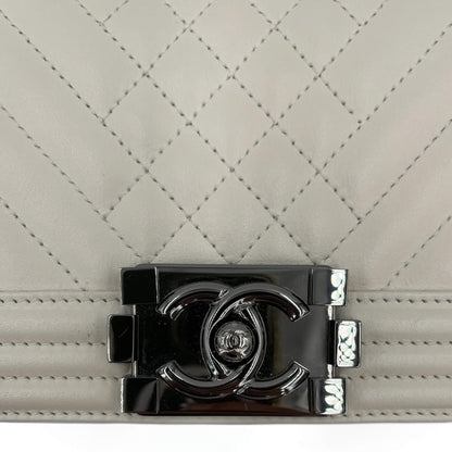 Second hand Chanel Boy Small Chevron Leather Flap Bag White - Tabita Bags