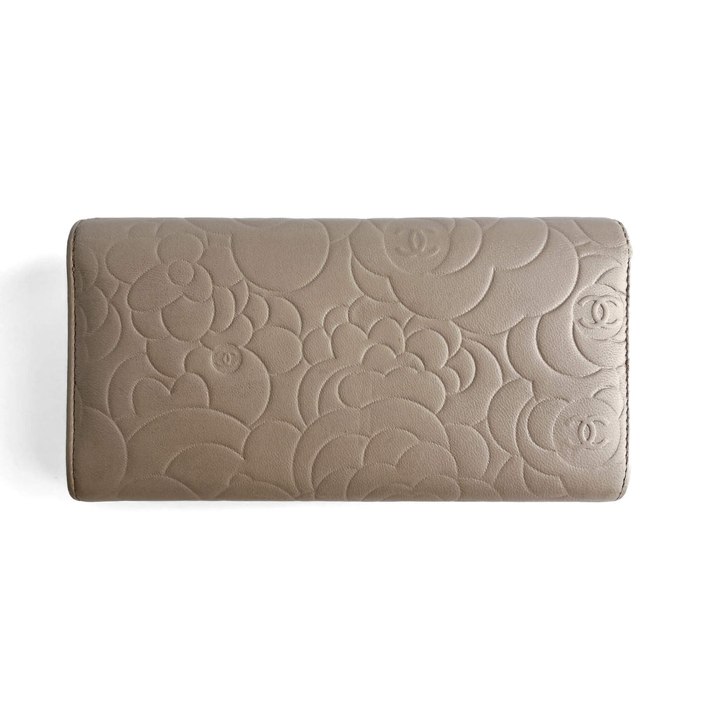 Second hand Chanel Camellia Lambskin Leather Embossed Long Flap Wallet Grey - Tabita Bags