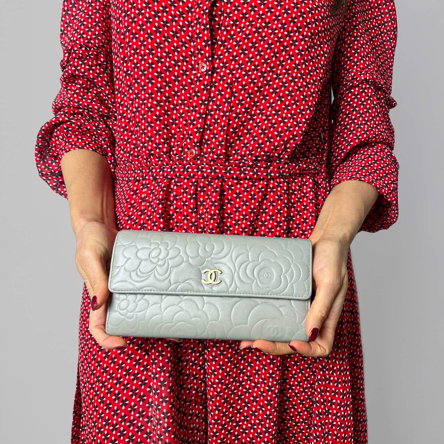 Second hand Chanel Camellia Lambskin Leather Embossed Long Flap Wallet Grey - Tabita Bags