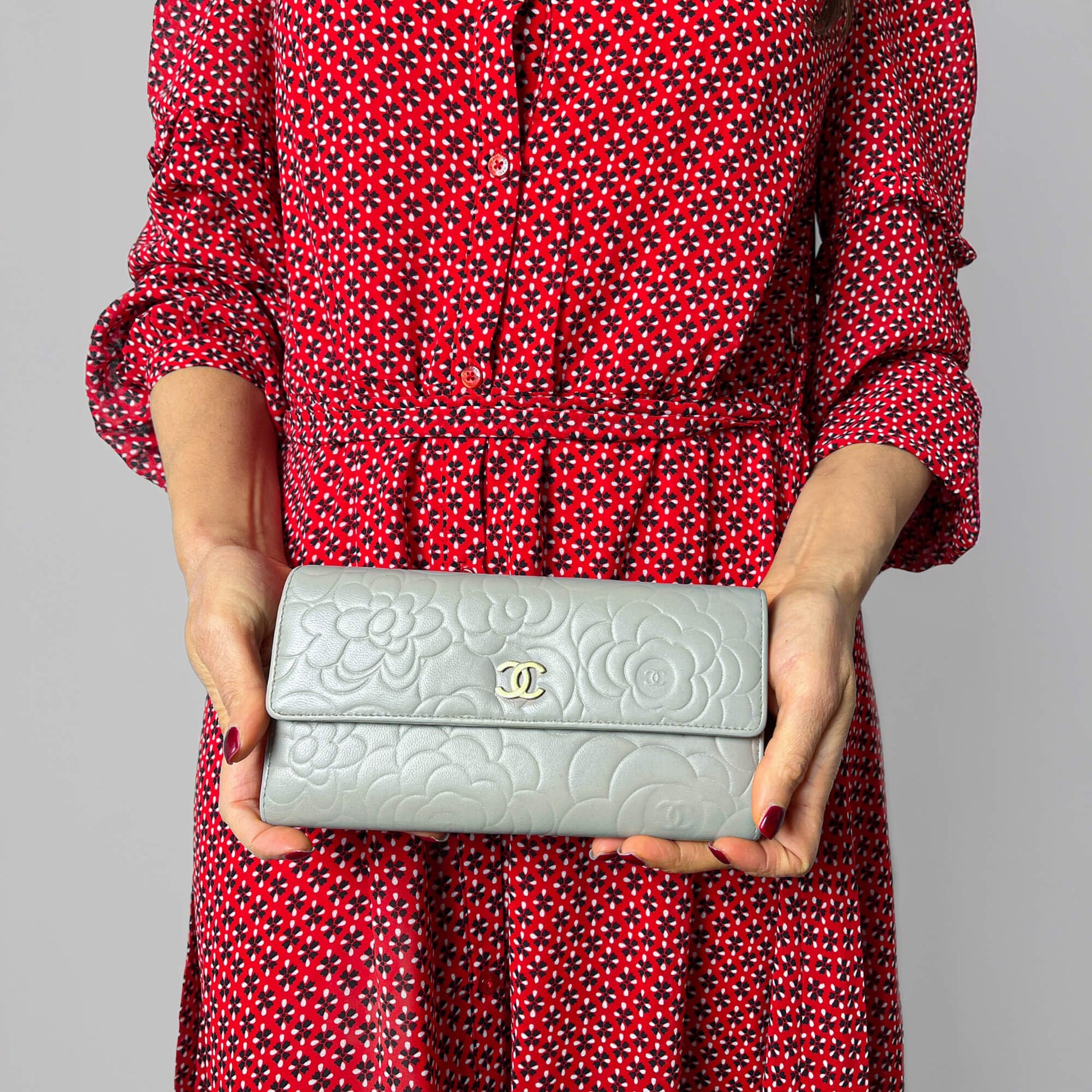 Second hand Chanel Camellia Lambskin Leather Embossed Long Flap Wallet Grey - Tabita Bags