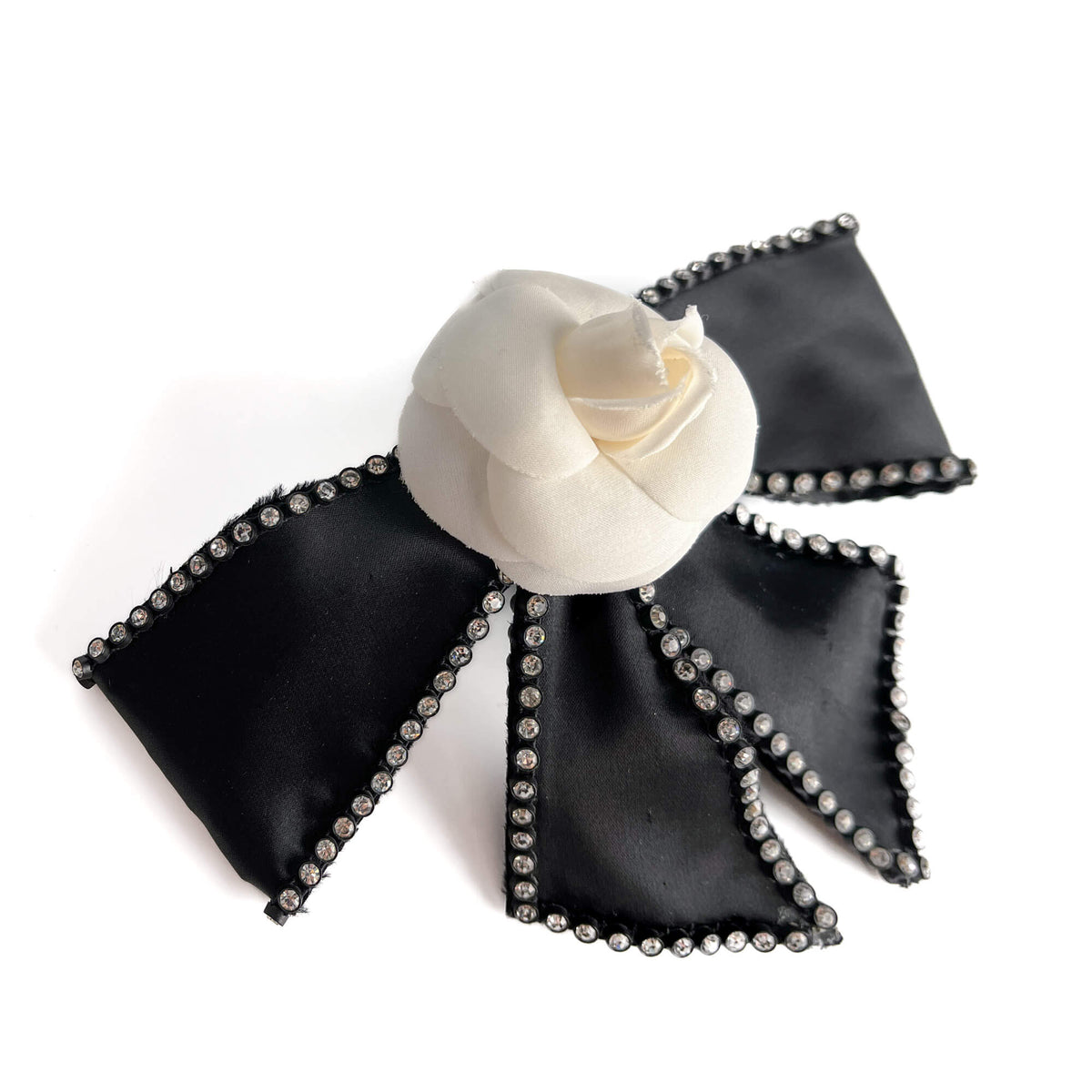 Second hand Chanel Camellia Silk Hair Accessory Bicolor - Tabita Bags