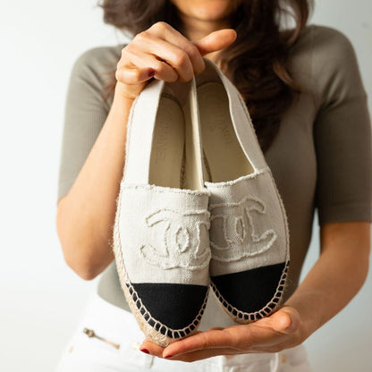 Second hand Chanel Cap - Toe Flap Cotton Flat Espadrille 40 Black & White - Tabita Bags