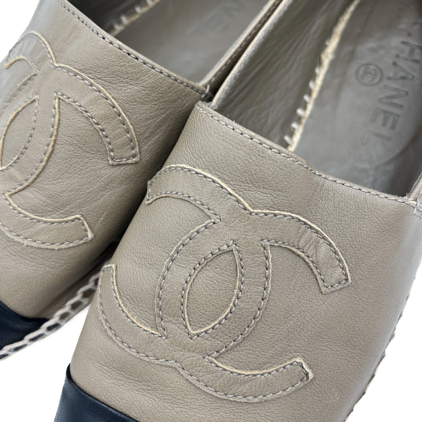 Second hand Chanel Cap - Toe Flap Leather Flat Shoes 40 Beige - Tabita Bags