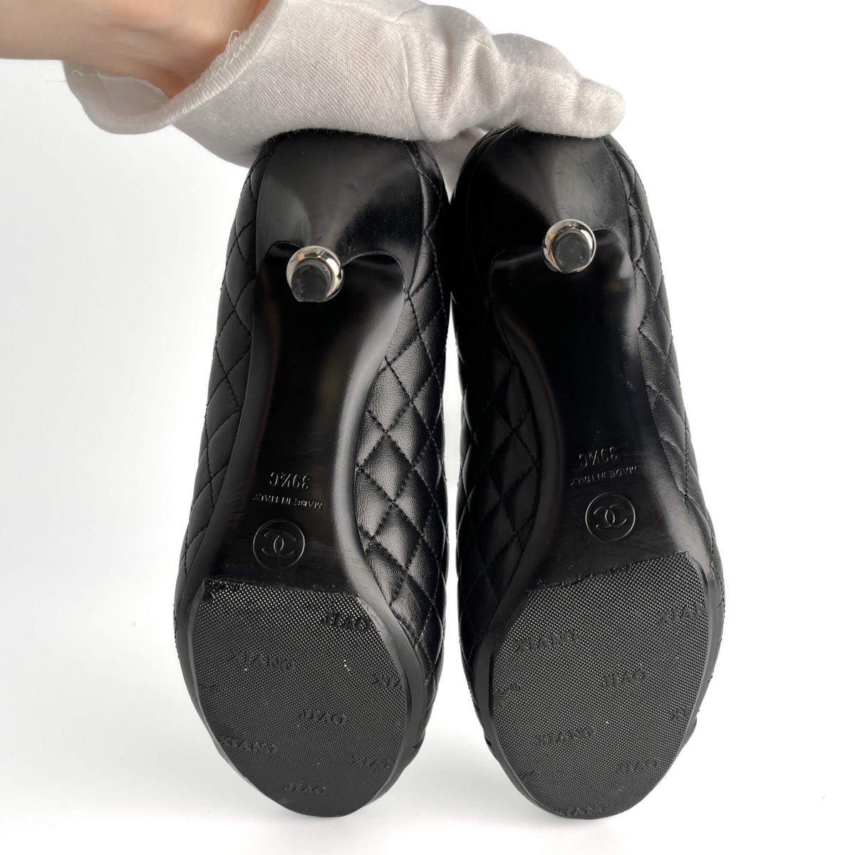 Second hand Chanel Cap - Toe Matelassè Leather High Heel Pump 39 1/2 C Black - Tabita Bags