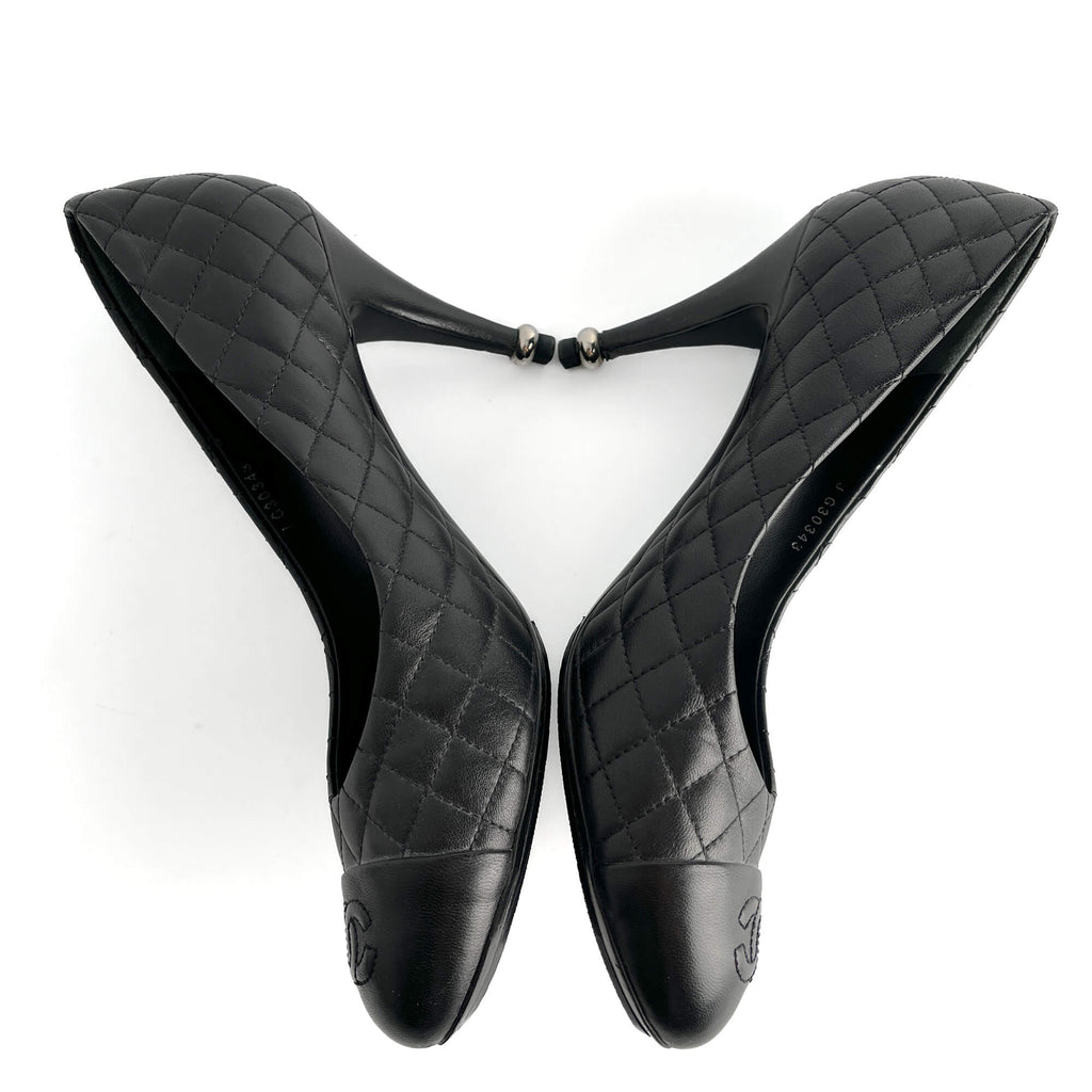 Second hand Chanel Cap - Toe Matelassè Leather High Heel Pump 39 1/2 C Black - Tabita Bags
