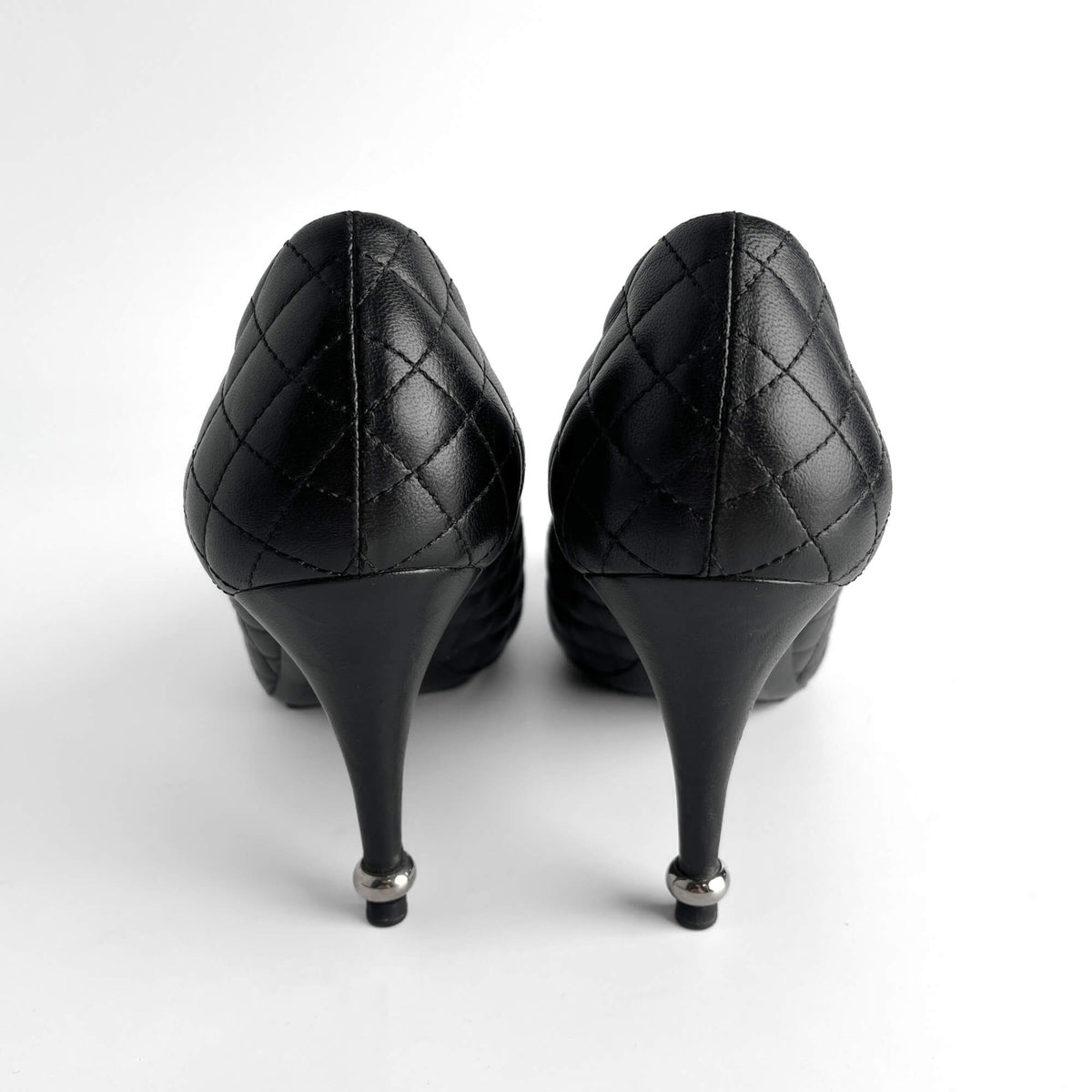 Second hand Chanel Cap - Toe Matelassè Leather High Heel Pump 39 1/2 C Black - Tabita Bags