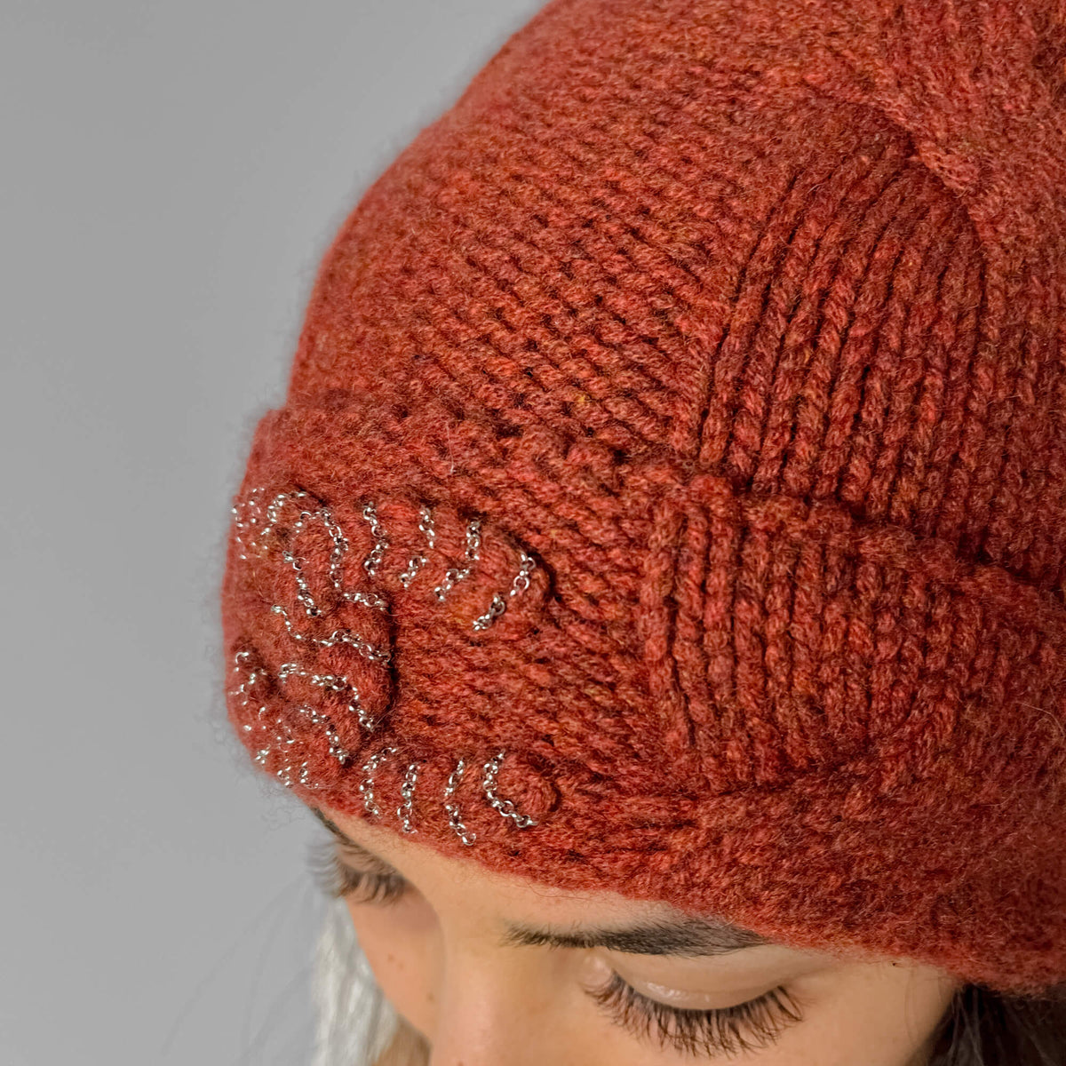 Second hand Chanel Cashmere Hat Brique - Tabita Bags