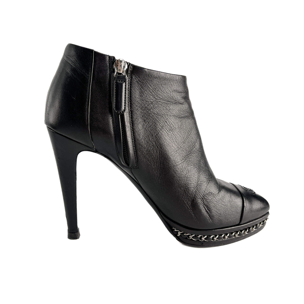 Second hand Chanel CC 110 Leather Chain Embellished Platform Ankle Boots 38.5 Black - Tabita Bags