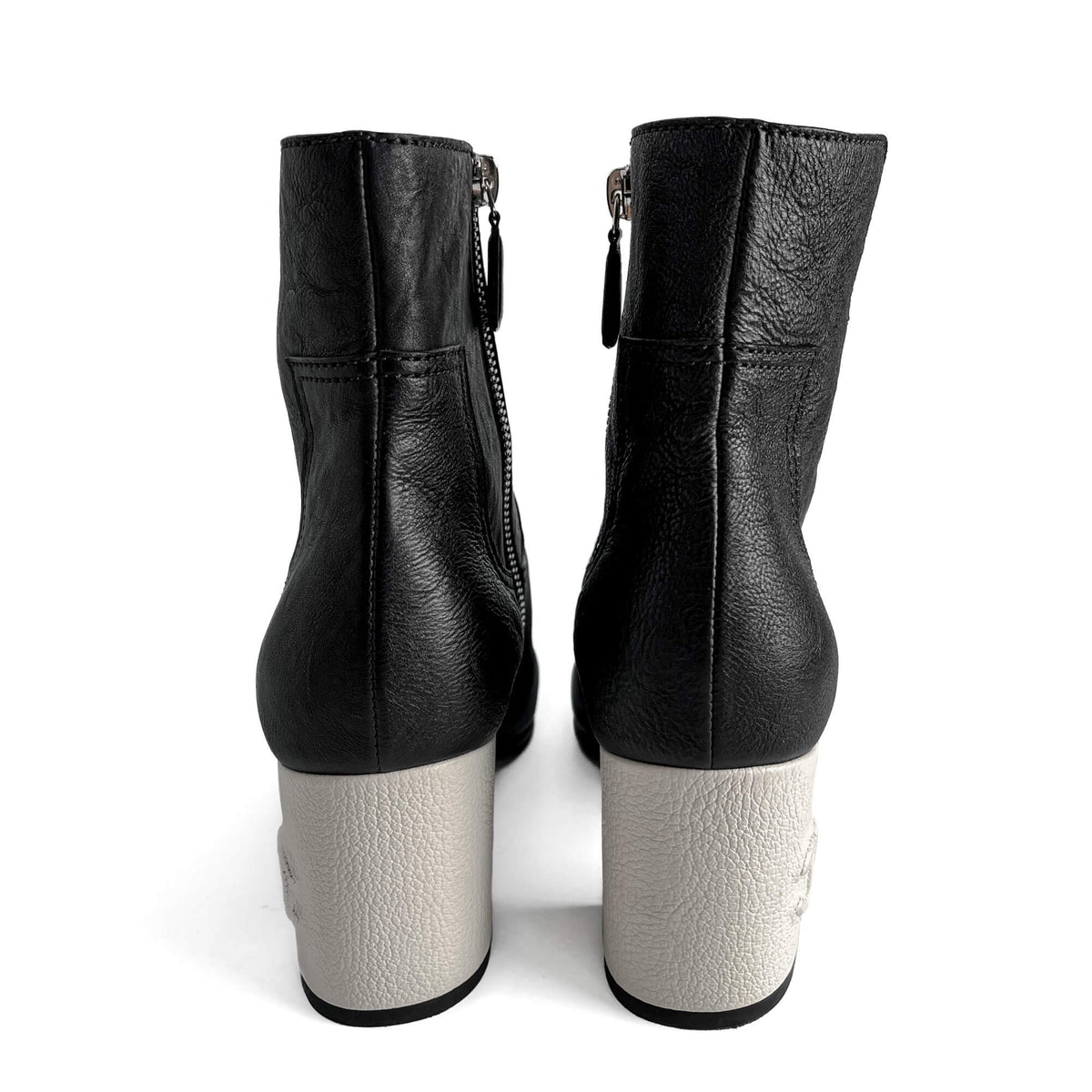 Second hand Chanel CC Goatskin Calfskin Platform Ankle Boots 39 Black & White - Tabita Bags