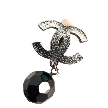 Second hand Chanel CC Metal & Bead - embellished PCO Earrings Black - Tabita Bags