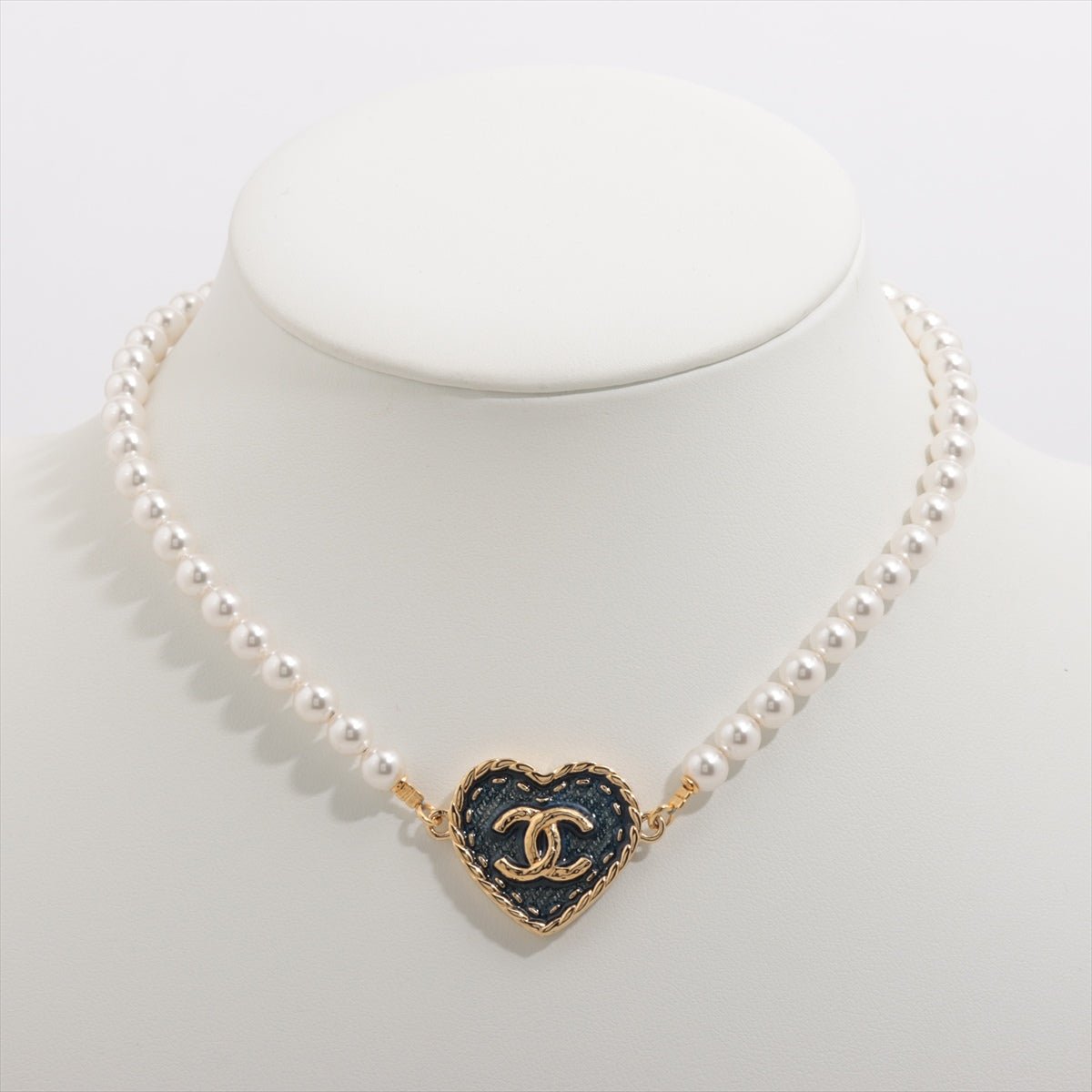 Second hand Chanel CC Metal Necklace Heart and Pearls Gold - Tabita Bags