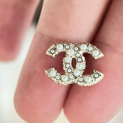 Second hand Chanel CC Stud Earrings Pearly White - Tabita Bags