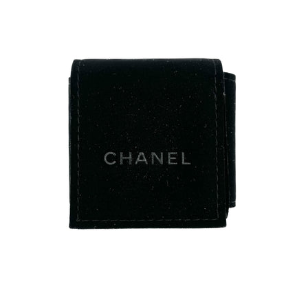 Second hand Chanel CC Stud Earrings Pearly White - Tabita Bags