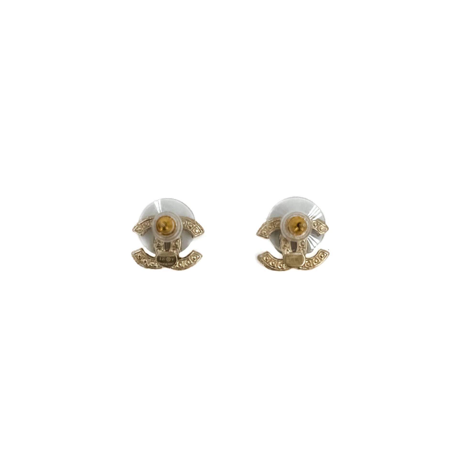 Second hand Chanel CC Stud Earrings Pearly White - Tabita Bags