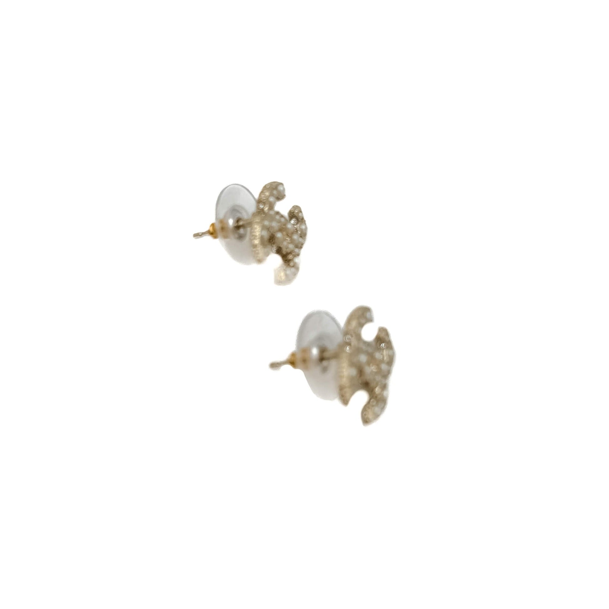 Second hand Chanel CC Stud Earrings Pearly White - Tabita Bags