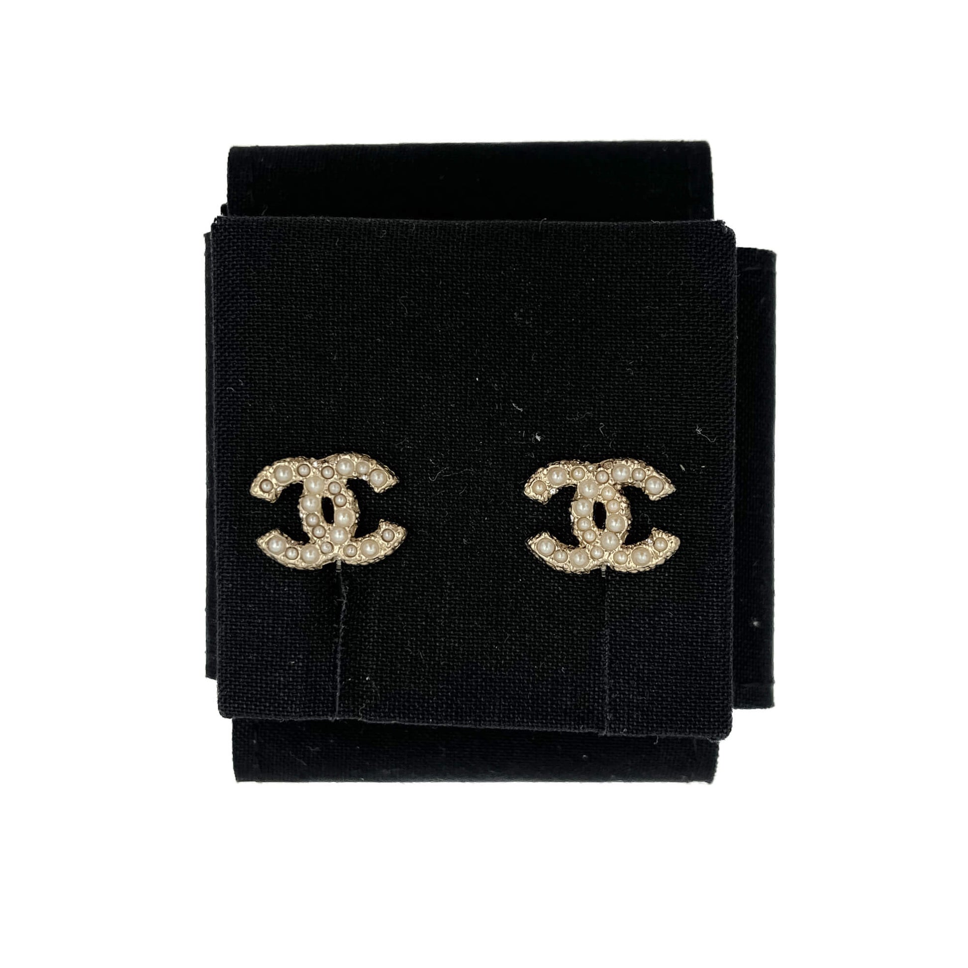 Second hand Chanel CC Stud Earrings Pearly White - Tabita Bags