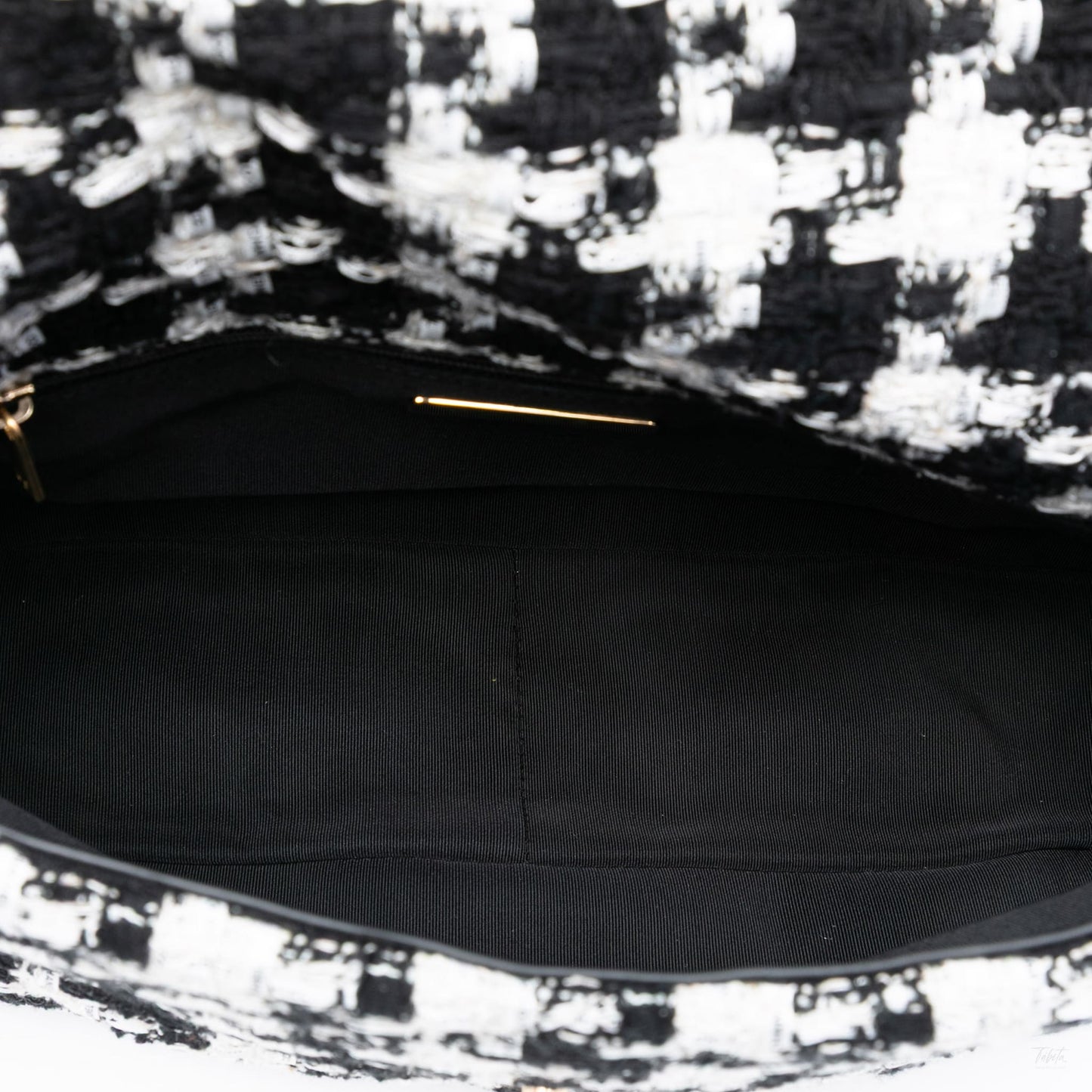 Second hand Chanel CHANEL 19 Large Tweed Matelassè Flap Handbag Bicolor - Tabita Bags