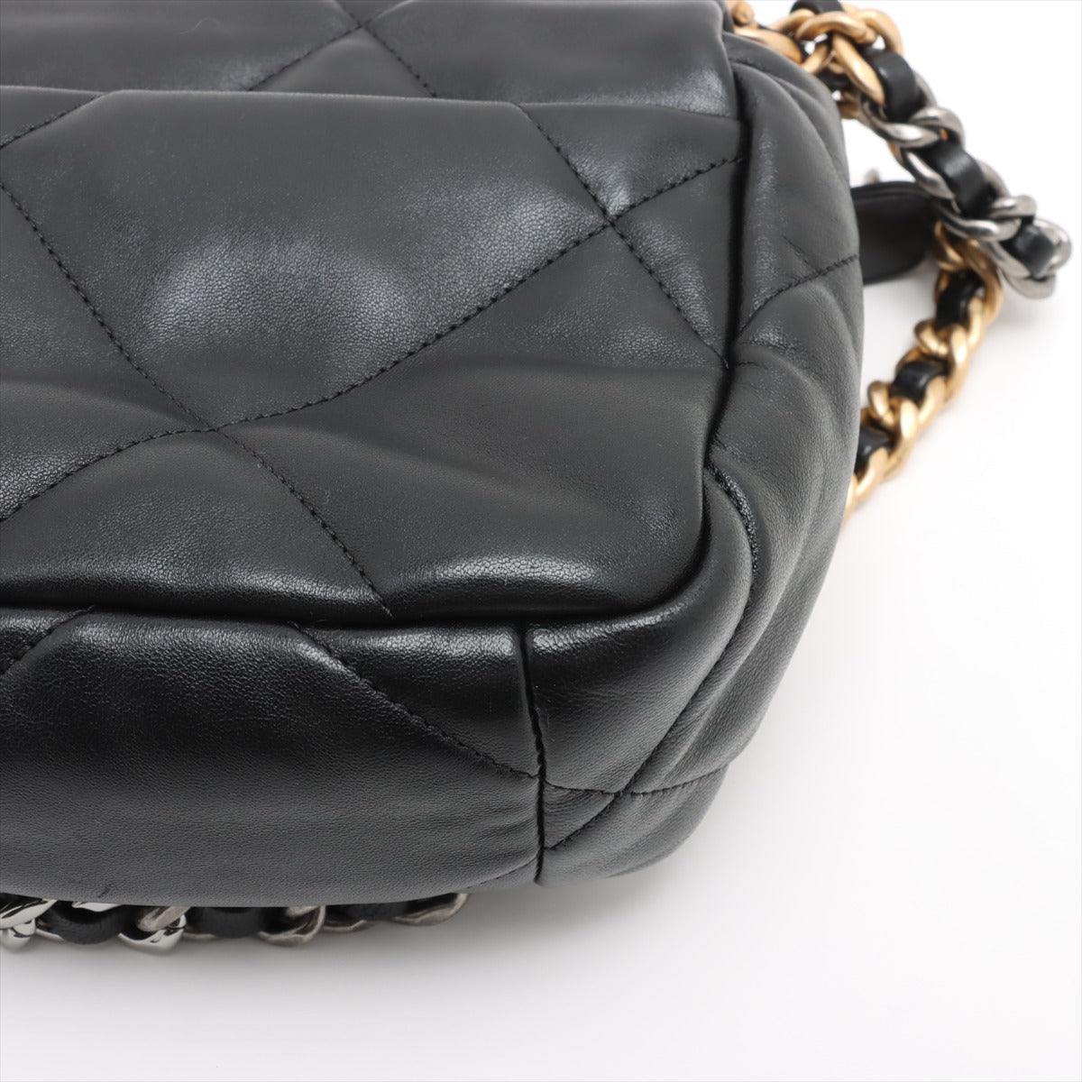 Second hand Chanel CHANEL 19 Medium Lambskin Leather Matelassè Flap Handbag Black - Tabita Bags