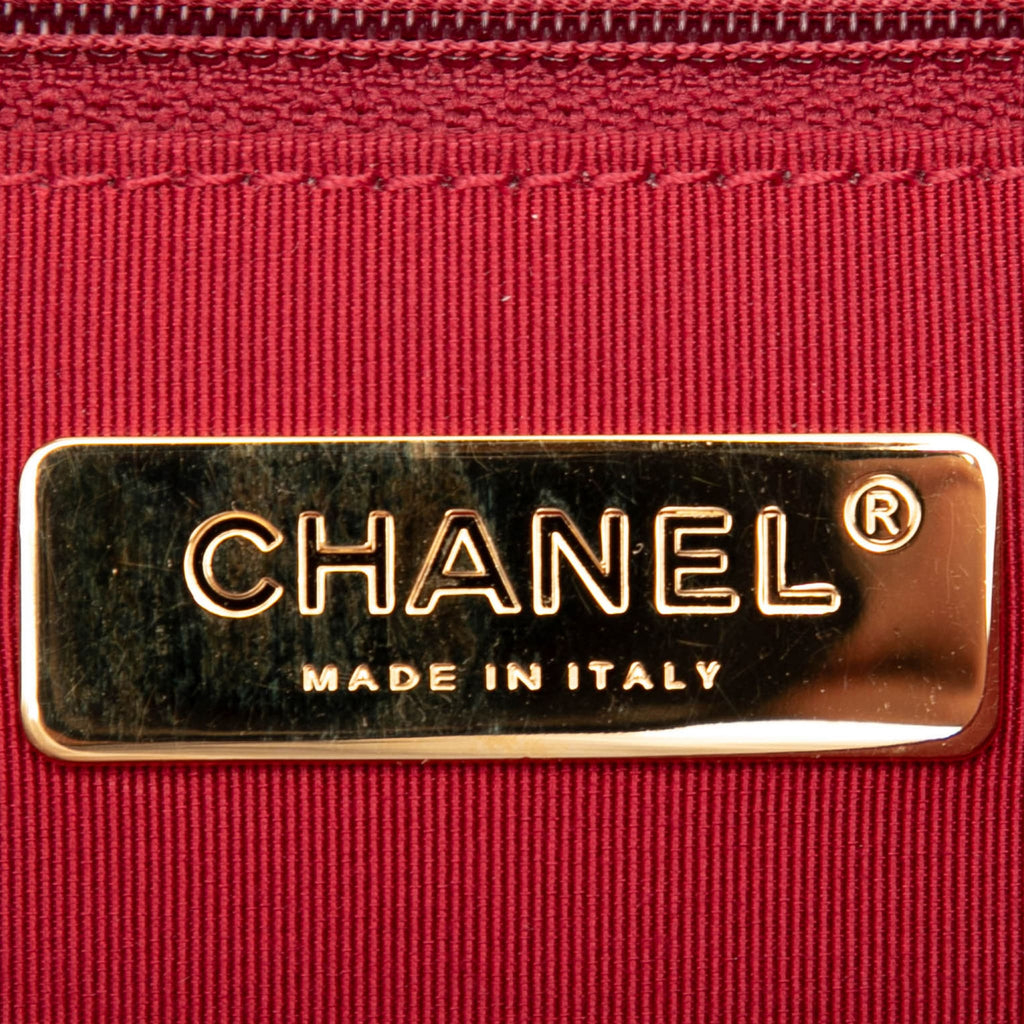 Second hand Chanel CHANEL 19 Medium Lambskin Leather Matelassè Flap Handbag Red - Tabita Bags