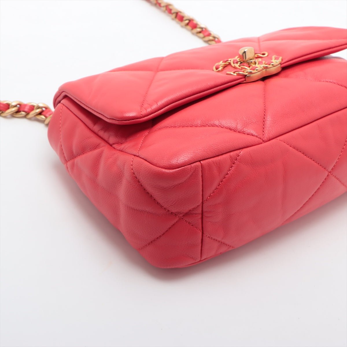 Second hand Chanel CHANEL 19 Medium Matelassè Lambskin Leather 2 - Ways Flap Handbag Red - Tabita Bags