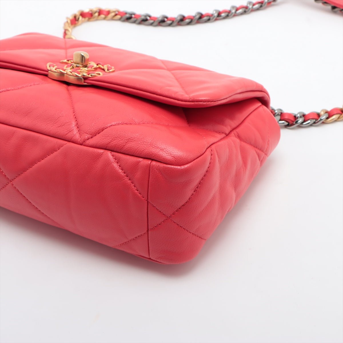 Second hand Chanel CHANEL 19 Medium Matelassè Lambskin Leather 2 - Ways Flap Handbag Red - Tabita Bags