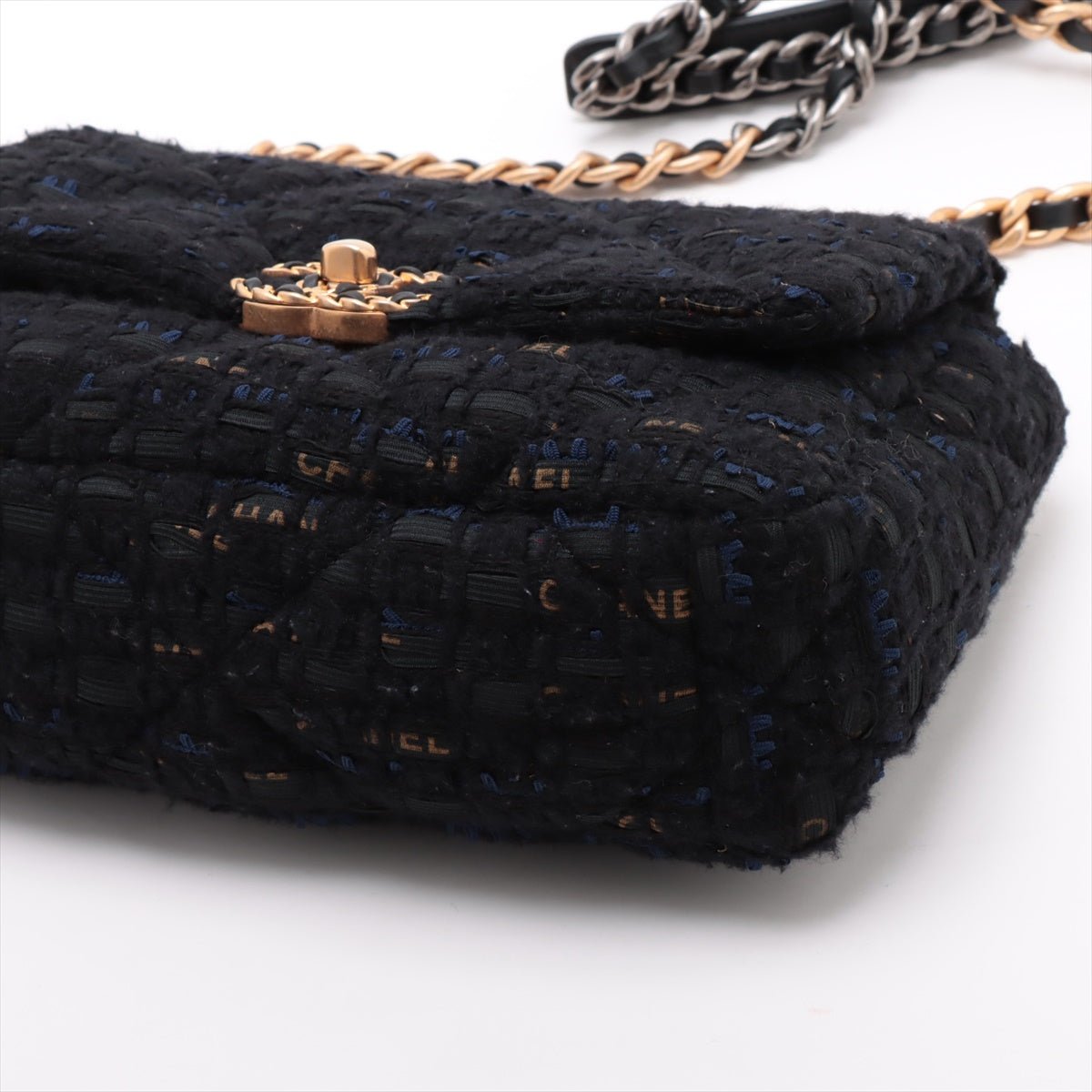 Second hand Chanel CHANEL 19 Medium Matelassè Tweed 2 - Ways Flap Handbag Navy & Black - Tabita Bags