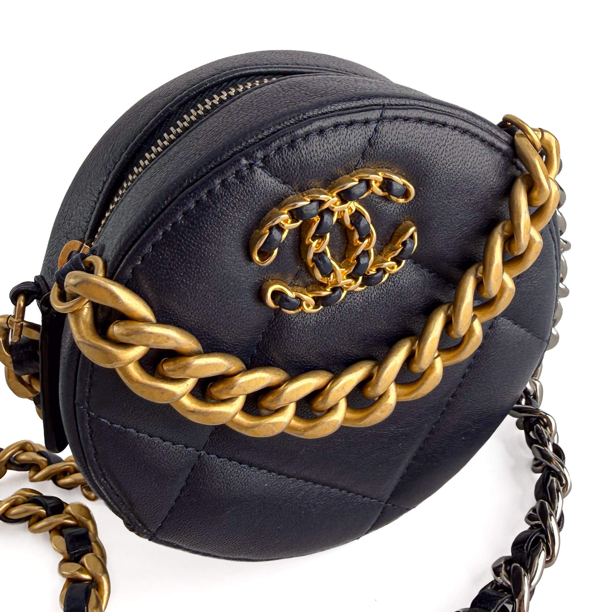 Second hand Chanel CHANEL 19 Round Lambskin Leather Matelassè Clutch With Chain Handbag Navy - Tabita Bags