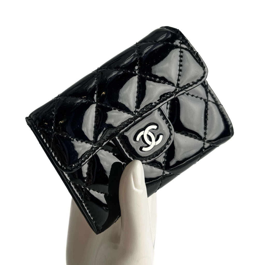 Second hand Chanel Classic Single Flap Small Matelassè Patent Leather Folding Wallet Black - Tabita Bags
