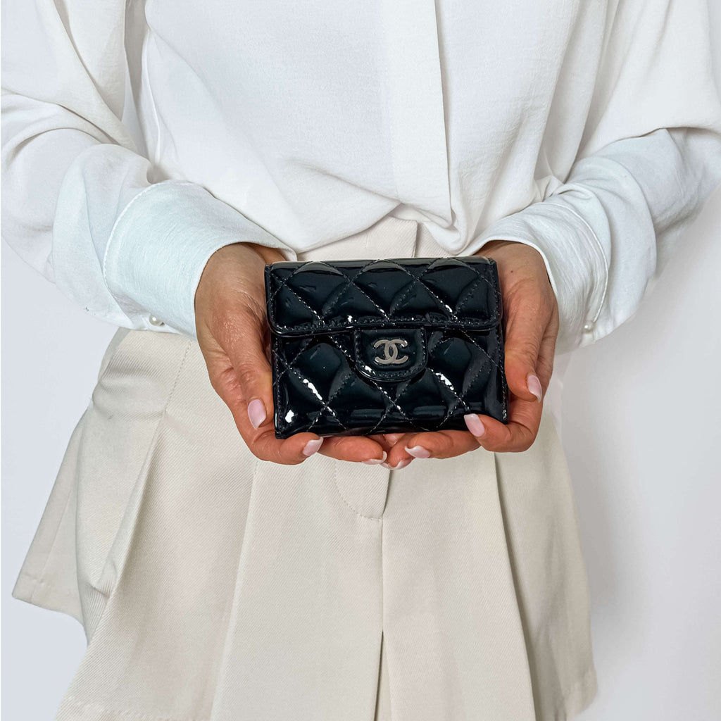 Second hand Chanel Classic Single Flap Small Matelassè Patent Leather Folding Wallet Black - Tabita Bags