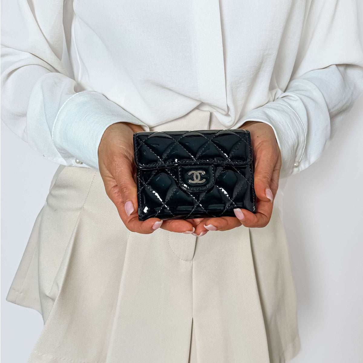 Second hand Chanel Classic Single Flap Small Matelassè Patent Leather Folding Wallet Black - Tabita Bags