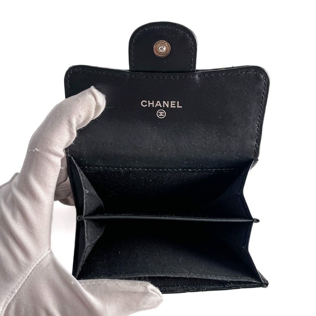 Second hand Chanel Classic Single Flap Small Matelassè Patent Leather Folding Wallet Black - Tabita Bags