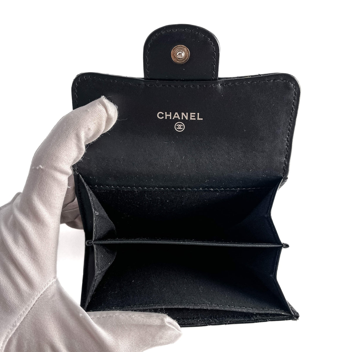 Second hand Chanel Classic Single Flap Small Matelassè Patent Leather Folding Wallet Black - Tabita Bags