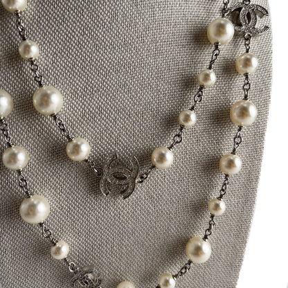 Second hand Chanel Crystal Pearls CC Metal & Faux Pearls 2 - Ways Long Necklace Silver - Tabita Bags