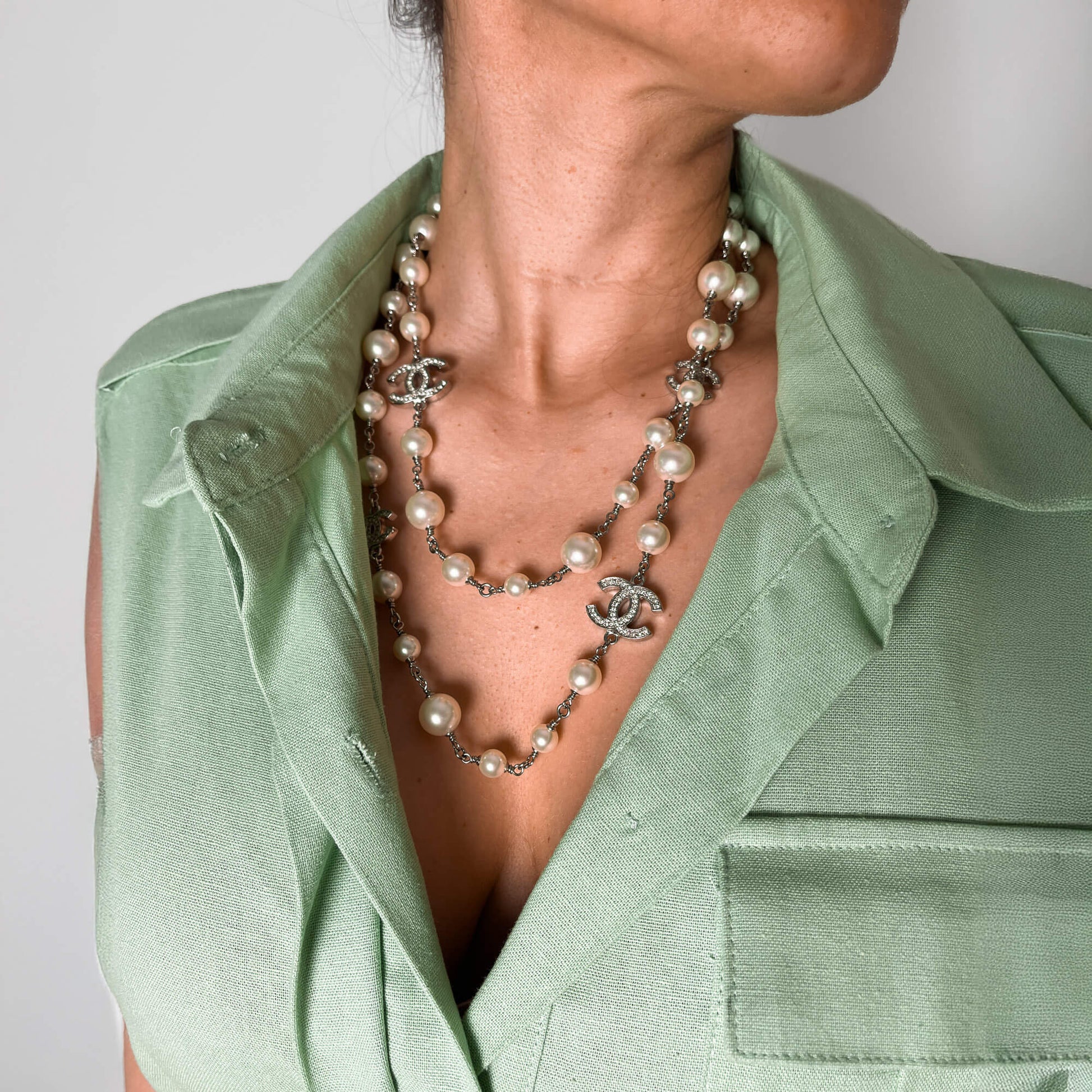 Second hand Chanel Crystal Pearls CC Metal & Faux Pearls 2 - Ways Long Necklace Silver - Tabita Bags